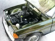 Mercedes benz E kasa w123 Norev 1:18