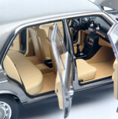 Mercedes Benz 200 W123 1982 Norev 1:18 Diecast
