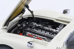 Toyota 2000 Gt 1967 White Autoart 1:18 Diecast