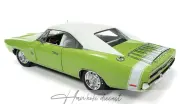 Dodge Charger R / T Hemmings Muscle Machine 1970 Autoworld 1:18 Diecast