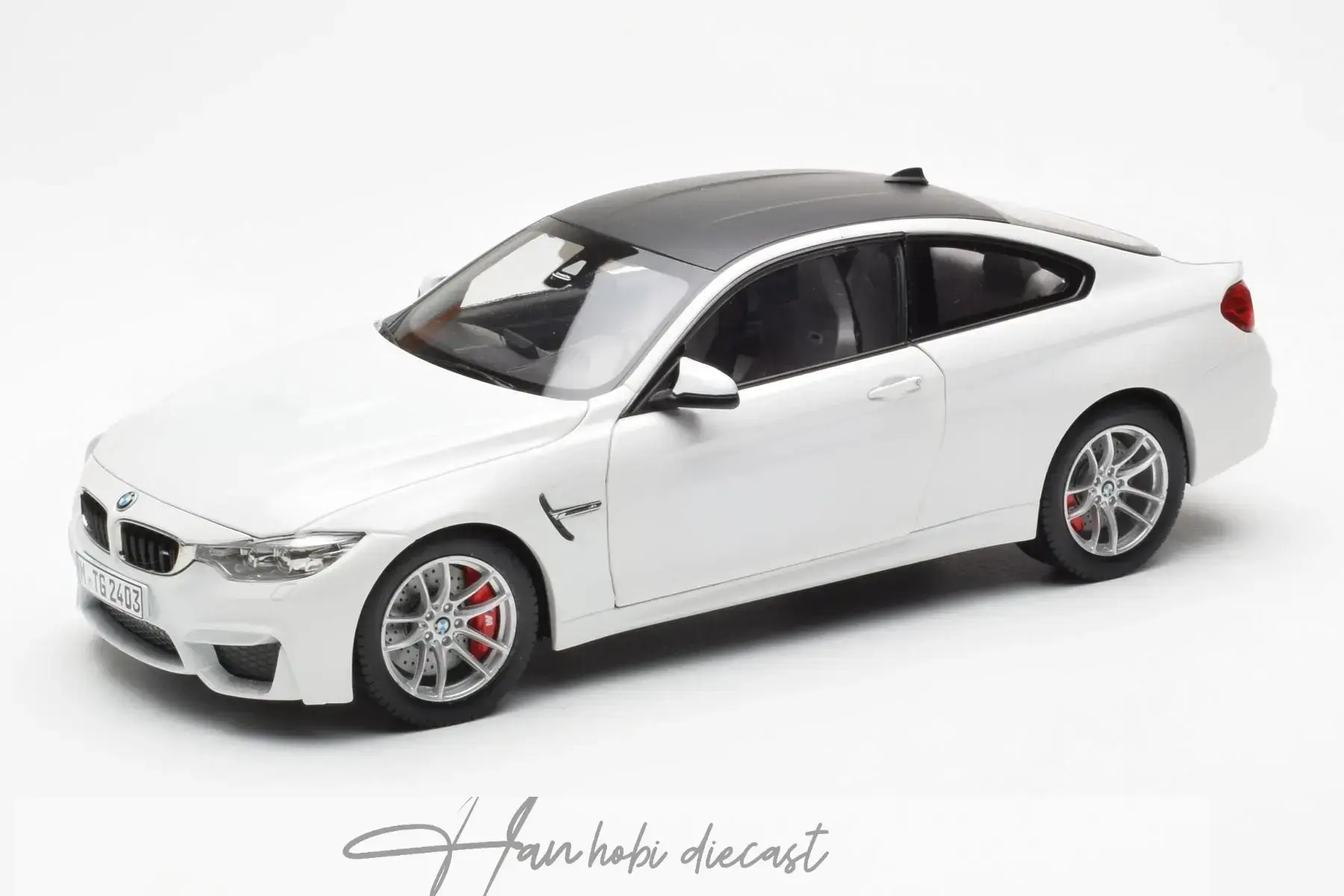 BMW M4 F82 Coupe White 2014 Paragon 1:18 Diecast