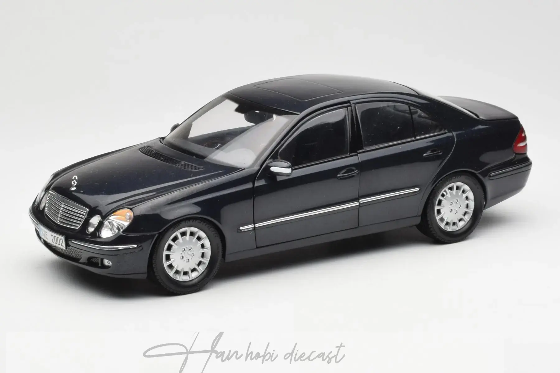 Mercedes Benz W211 Black 2002 Kyosho 1:18 Diecast