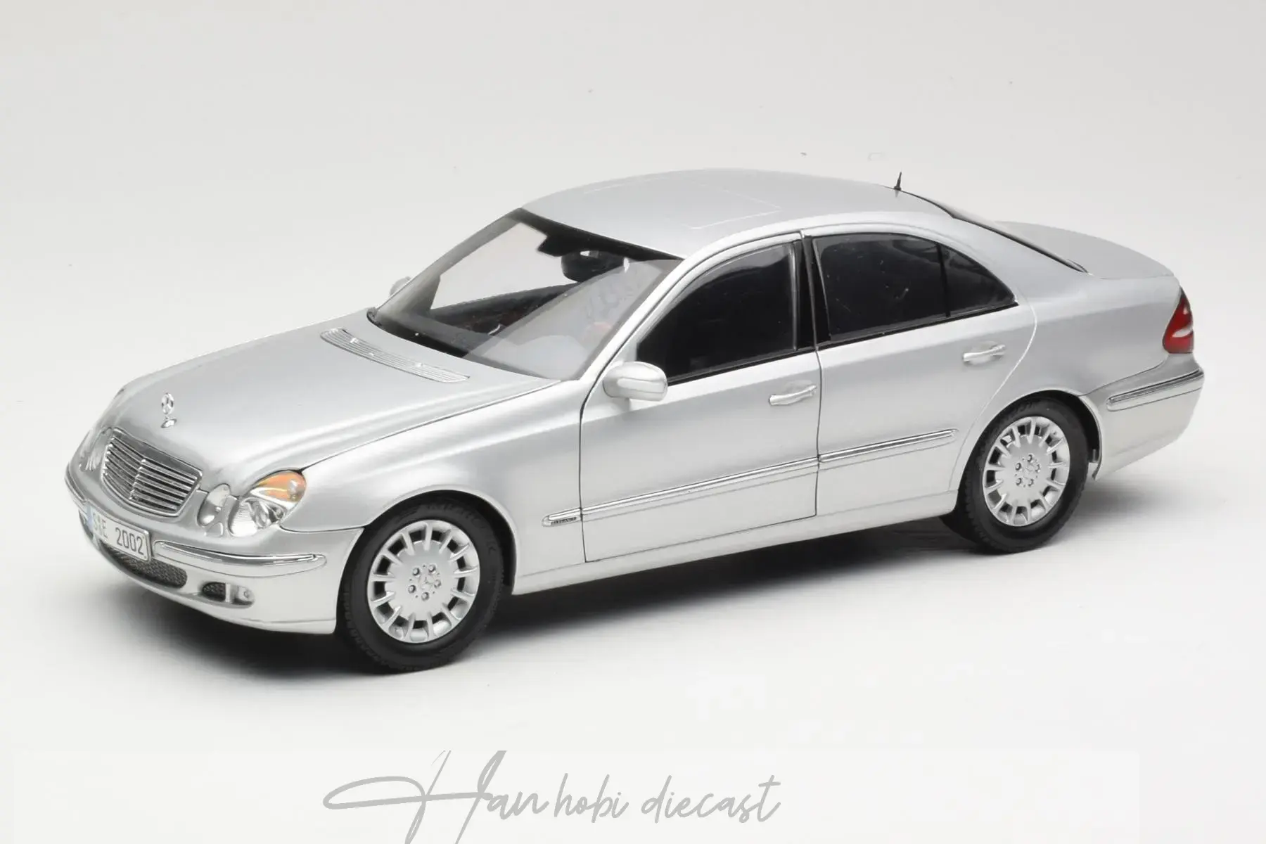Mercedes Benz W211 Sılver 2002 Kyosho 1:18 Diecast