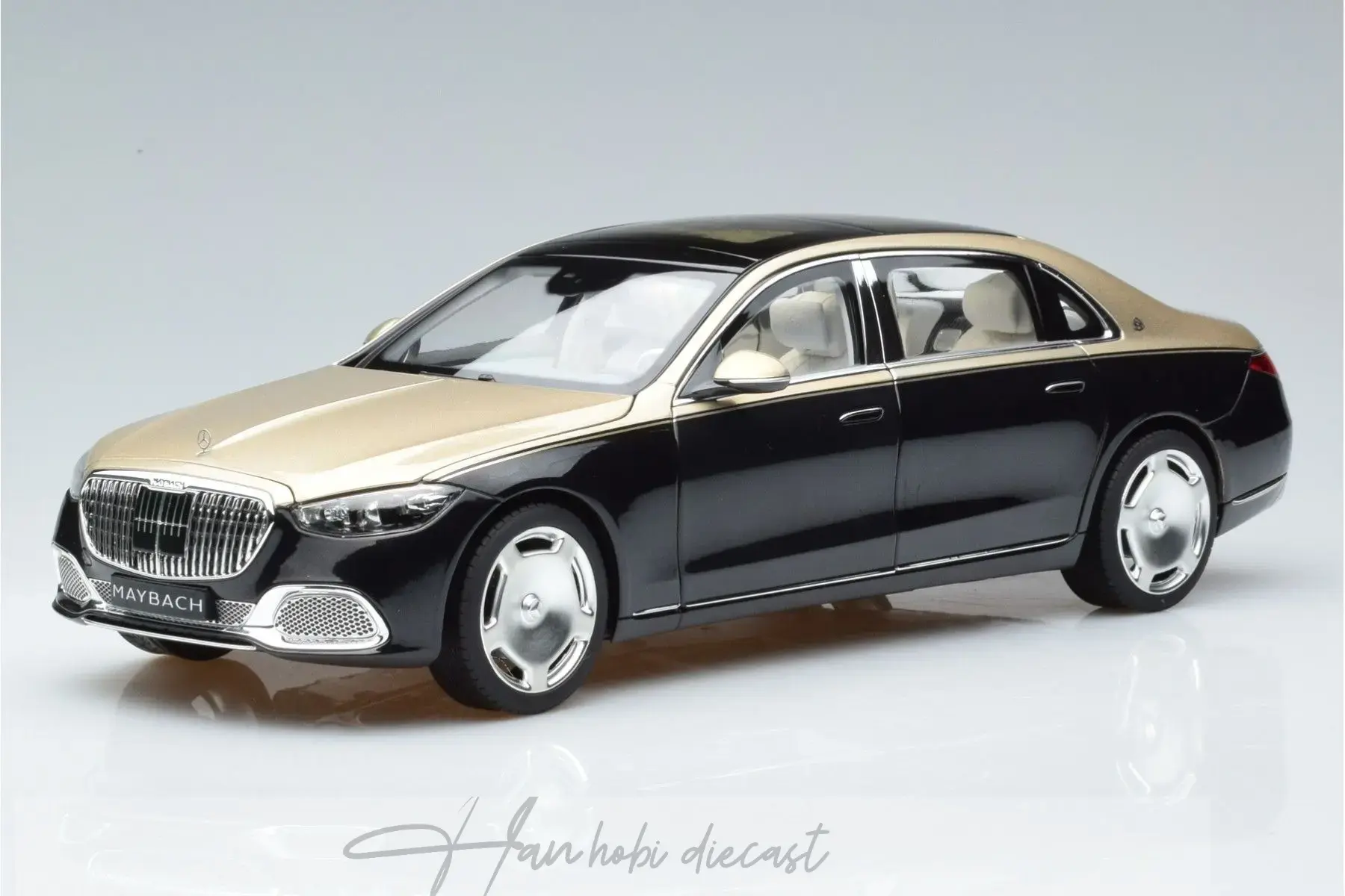 Mercedes Benz S680 Maybach W222 Gold Black 2020 Norev  1:18 Diecast