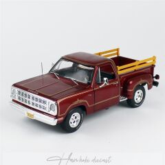 1979 Dodge D100 Stepside Warlock II AutoWorld  1/18 Ölçek Maron
