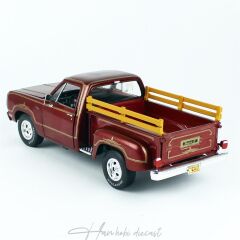 1979 Dodge D100 Stepside Warlock II AutoWorld  1/18 Ölçek Maron