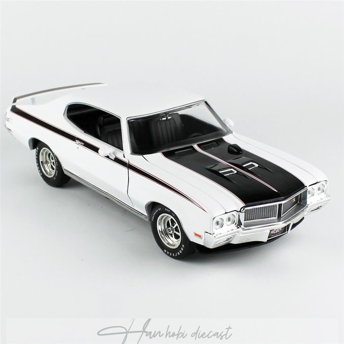 1970 Buick Hardtop GSX  AutoWorld 1/18 Ölçek White
