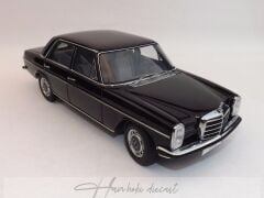 Mercedes Benz /8 220D Limousine 1:18 Autoart Millennium