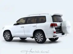 Toyota Land Cruiser LC200 white 1:18 Kengfai