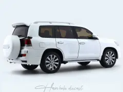 Toyota Land Cruiser LC200 white 1:18 Kengfai