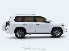Toyota Land Cruiser LC200 white 1:18 Kengfai