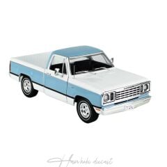 1977 Dodge Adventurer Sweptline AutoWorld 1/18 Ölçek,