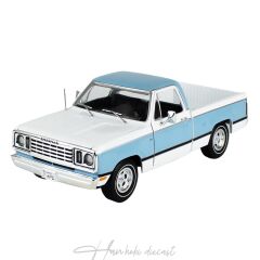 1977 Dodge Adventurer Sweptline AutoWorld 1/18 Ölçek,