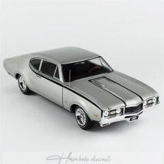 1968 Oldsmobile Hurst Olds 2-AutoWorld  1/18 Ölçek