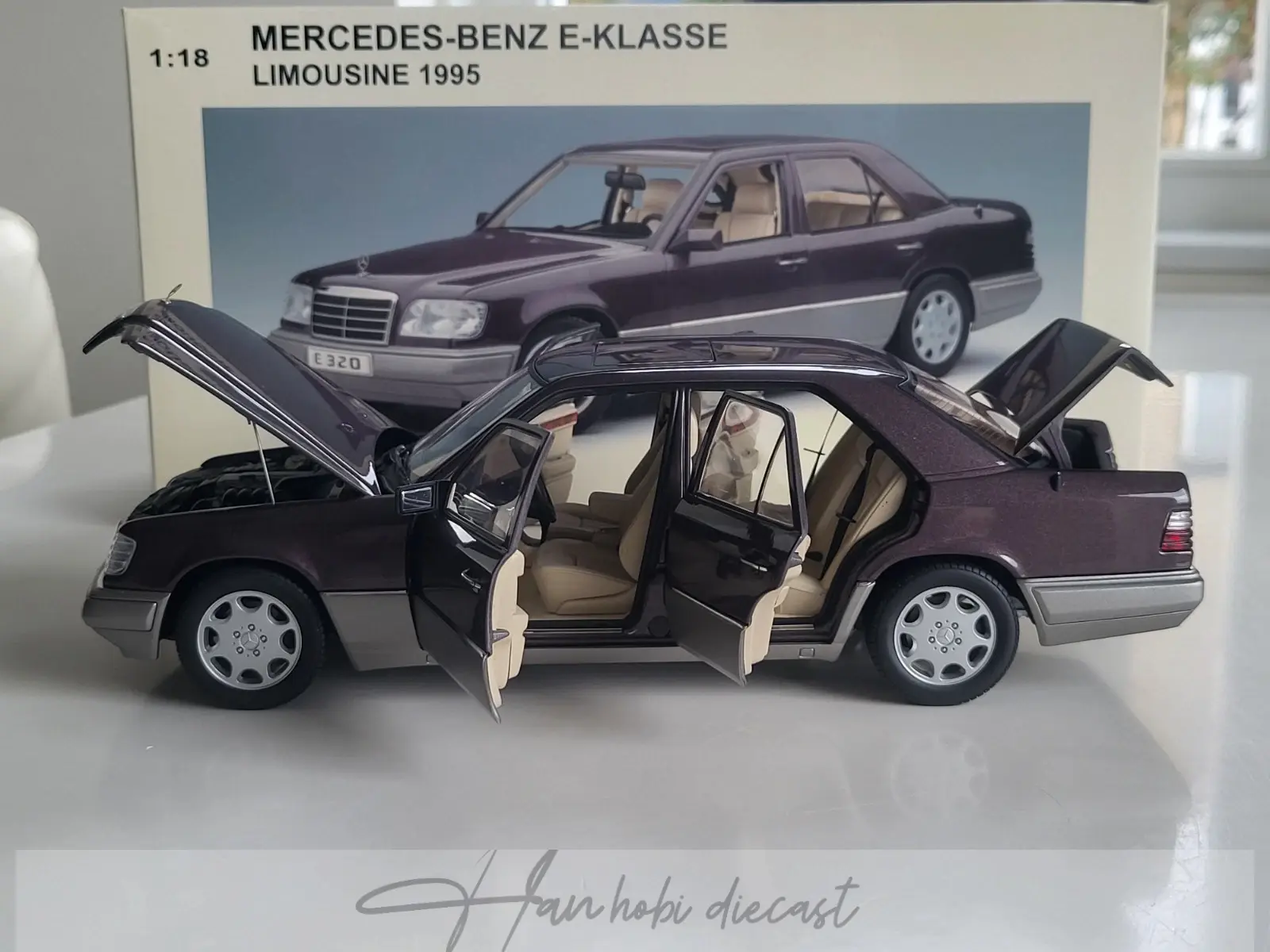 Mercedes Benz E320 W124 1:18 AUTOart 1995 Diecast Model