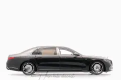 Mercedes-Maybach S-Class 2021 Black/Silver 1:18 Almost Real