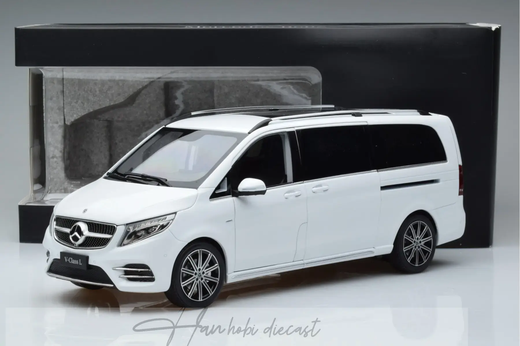 Mercedes V Class V260L 2023 White Mercedes Dealer 1/18