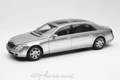 Mercedes-Maybach 62 LWB Himalaya Silver Dealer AUTOart 1/18