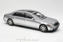 Mercedes-Maybach 62 LWB Himalaya Silver Dealer AUTOart 1/18