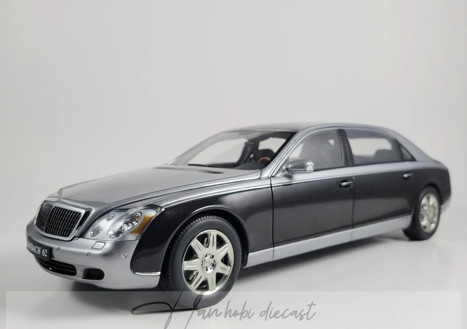 1:18 Autoart Maybach 62 LWB Grey Black