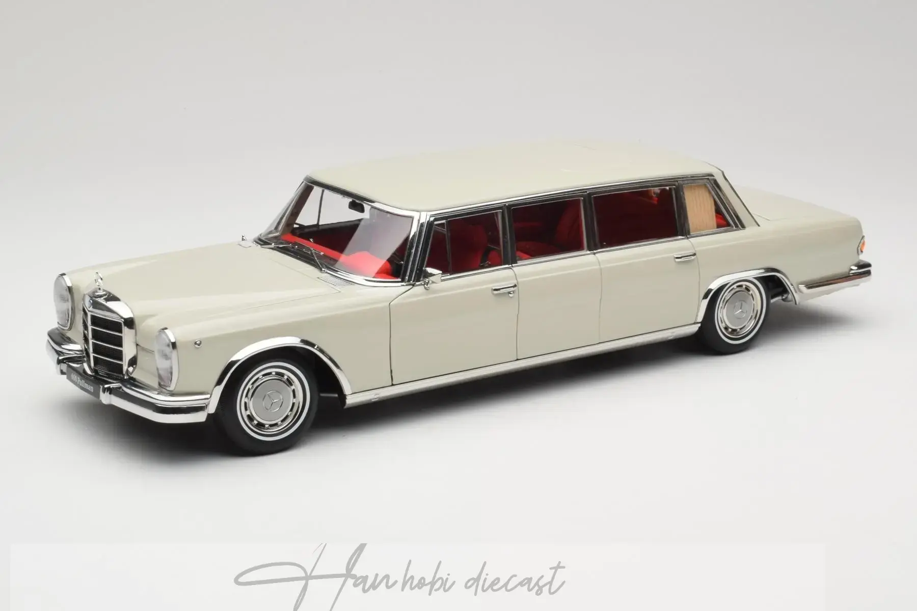 Mercedes 600 Pullman W100 Light Grey NZG 1/18