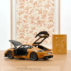 NOREV Porsche Cayman GT4 RS w/Weissach Pack 2023