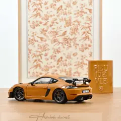 NOREV Porsche Cayman GT4 RS w/Weissach Pack 2023