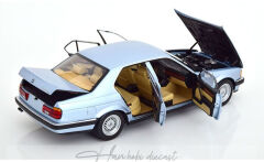 1/18 BMW E32 Series 7 730i Limousine 1986 1994 Light Blue