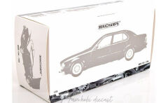 1/18 BMW E32 Series 7 730i Limousine 1986 1994 Light Blue