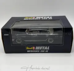 Mercedes Benz 300 SE Limousine 1965 Revell 1:18