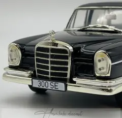 Mercedes Benz 300 SE Limousine 1965 Revell 1:18