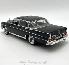 Mercedes Benz 300 SE Limousine 1965 Revell 1:18