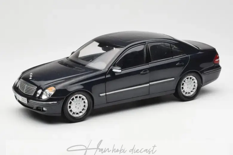 Mercedes E Class W211 2002 Blue Metallic Kyosho 1/18