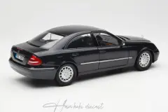 Mercedes E Class W211 2002 Blue Metallic Kyosho 1/18