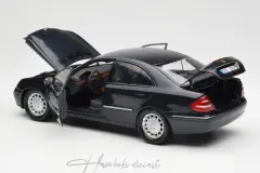 Mercedes E Class W211 2002 Blue Metallic Kyosho 1/18