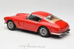 Ferrari 250 GT SWB 1961 Red CMC 1/18