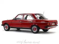 Mercedes 200 W123 Red 1982 Norev 1/18