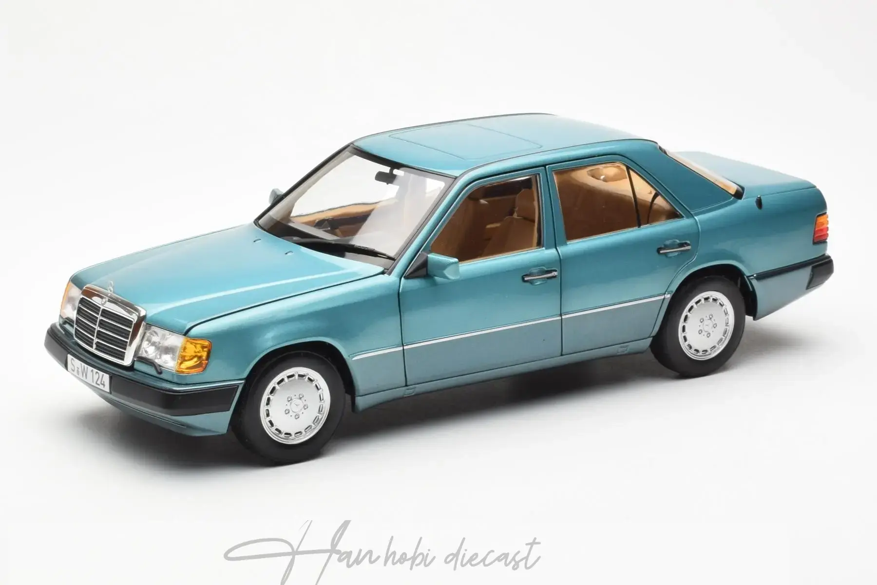 Mercedes 230E W124 1992 Beryll Dealer Edition Norev 1:18