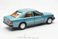 Mercedes 230E W124 1992 Beryll Dealer Edition Norev 1:18