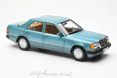 Mercedes 230E W124 1992 Beryll Dealer Edition Norev 1:18