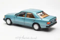 Mercedes 230E W124 1992 Beryll Dealer Edition Norev 1:18