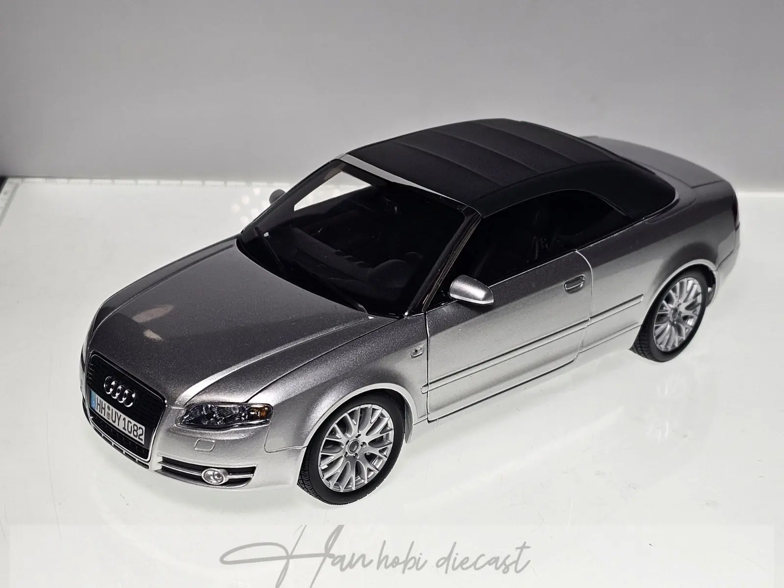 Norev 1:18 Audi A4 Cabriolet 3.2 Quattro Dealer Edition