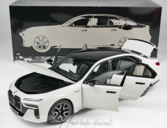 Minichamps BMW i7 - 2022 White Metalic