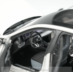 Minichamps BMW i7 - 2022 White Metalic