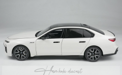 Minichamps BMW i7 - 2022 White Metalic