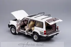 Land Cruiser Pearl White Left LHD 1990 KENGFAI 1:18
