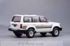 Land Cruiser Pearl White Left LHD 1990 KENGFAI 1:18