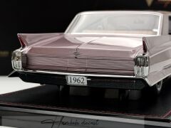 1:18 Cadillac Sedan De Ville 1962 Heather Metallic