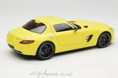 MİNİCHAMPS - MERCEDES-BENZ AMG SLS C197 YELLOW