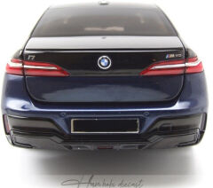 BMW i7 M70 (G70) 2024 BLUE BLACK/METALLIC MİNİCHAMPS 1:18